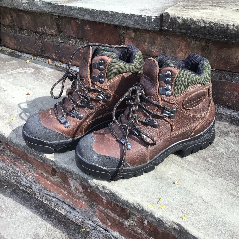 Dunham leather women’s hiking boots size 9